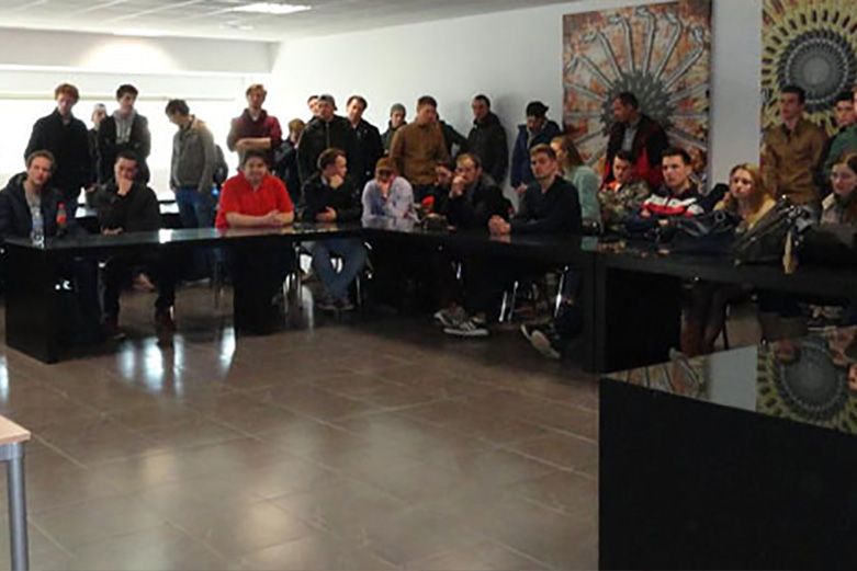 Los alumnos de Ciencias de La Universidad AVANS de Tilburg (Holanda) visitan las instalaciones de Blinker España