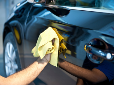 Appliquez le Super Polish pour protéger la carrosserie. 